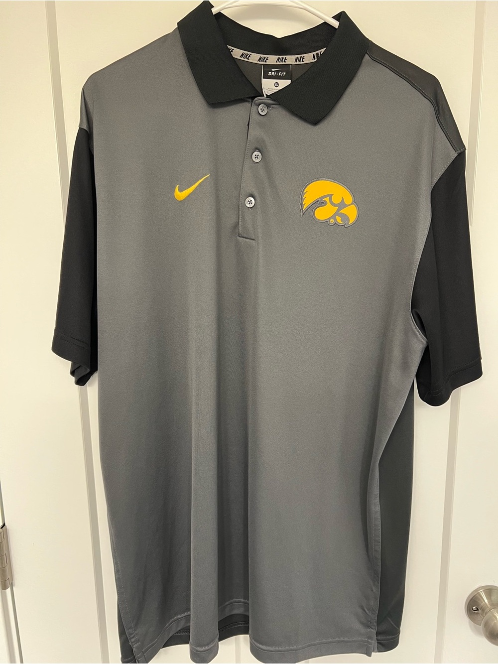 Nike Dri-FIT Iowa Hawkeyes Gray Black Polo Shirt Men’s XL NCAA Athletic